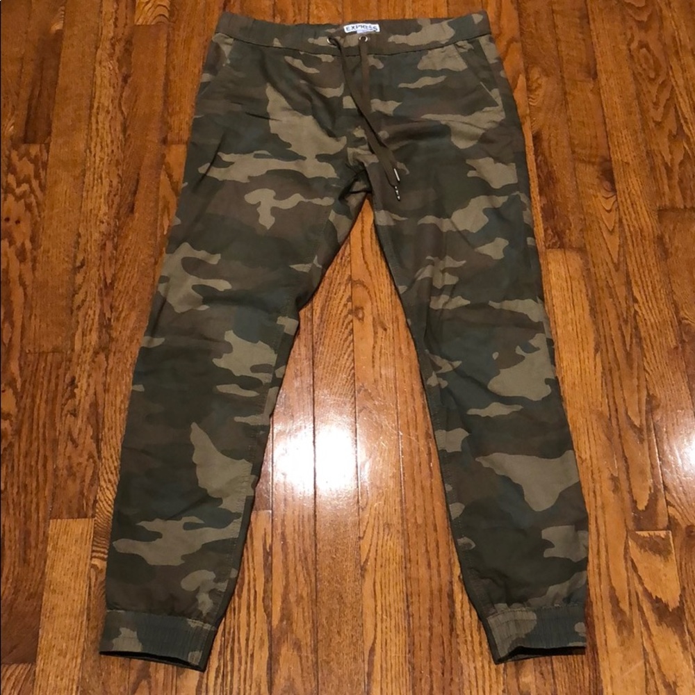 Express military joggers